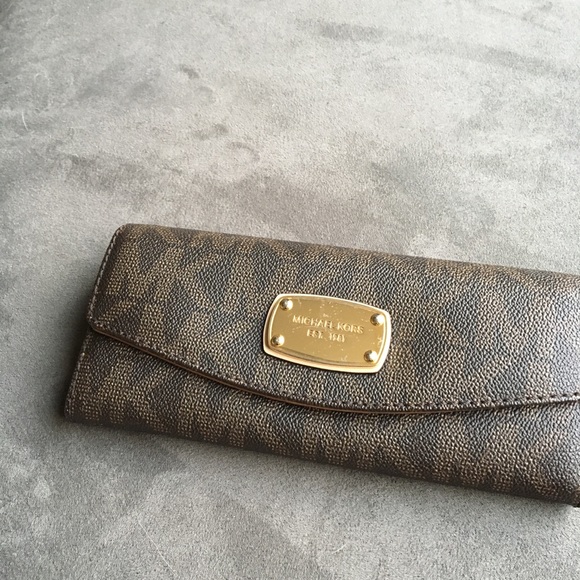 Michael Kors Handbags - Full size MK wallet